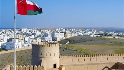 سلطنة عمان تحذرالبحارة والسفن بعد رصد جسم طاف يشتبه بأنه لغم بحري
