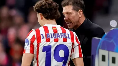 سيميوني يوافق على انتقال جوليان ألفاريز إلى برشلونة