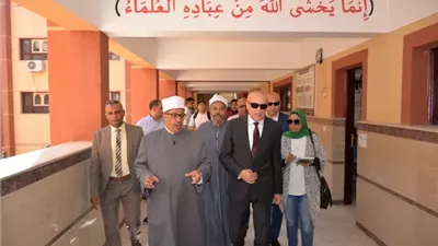 القرآن والحديث فى متناول الطلاب ولا شكاوى من الامتحان بالأقصر