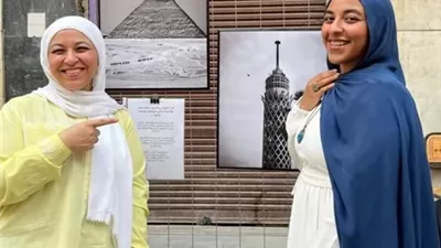 من زائرة إلى عارضة.. شابة مصرية تحقق حلمها الفني في 