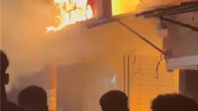 إندلاع حريق ضخم داخل محل منظفات فى بنها