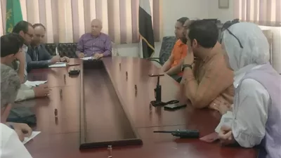 رئيس مجلس مدينة طوخ يبحث تعزيز إجراءات السلامة وحماية المواطنين