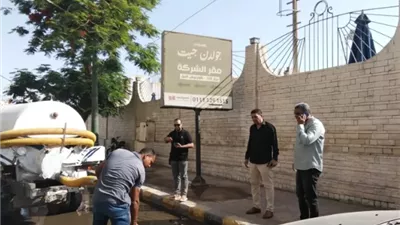 رئيس مدينة المنيا يتابع ميدانياً أعمال شفط تجمع مياه بطريق كورنيش