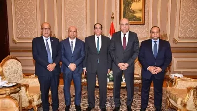 الحفني يستعرض استراتيجيةالوزارة لتعزيزكفاءة واستدامة قطاع الطيران