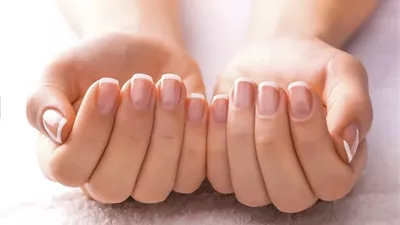 كيفية التعامل مع هشاشة الأظافر واستعادة قوتها