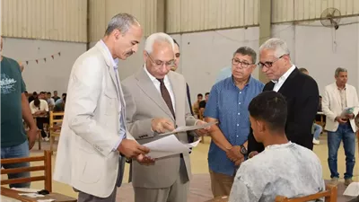 رئيس جامعة المنيا يتابع الامتحانات بكليتي علوم الرياضة والآداب