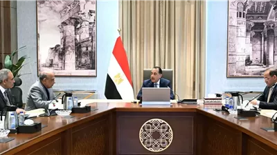 رئيس الوزراءيتابع إجراءات توفير التمويل المطلوب لمشروعات الطاقةالجديدة
