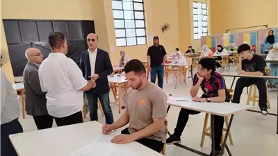 رئيس جامعة دمنهور يتفقد انضباط لجان الامتحانات بكليات النوبارية