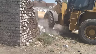 إزالة 14 حالة تعدى واسترداد 4983 مترًا من الأراضي بنجع حمادي