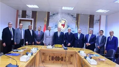 لجنة اختيار عميد كلية الزراعة بجامعة سوهاج تجري المقابلات
