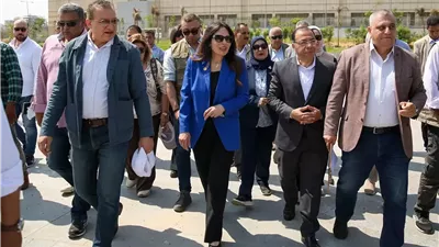 وزيرة الإسكان تقوم بجولة تفقدية موسعة بمشروع 