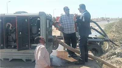 نائب محافظ السويس يقود جهود إنهاء أزمة المياه بطريق عيون موسى