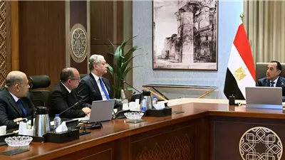 رئيس الوزراء يتابع استعدادات بدء المرحلة الثانية من 