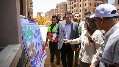 وزيرة الإسكان تتفقد مشروع “ديارنا” بالتجمع الثالث