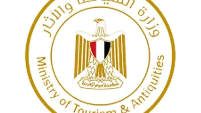 ترحيل بلوجر أمريكى وصديقته بعد محاولتهما الإساءة للسياحة المصرية