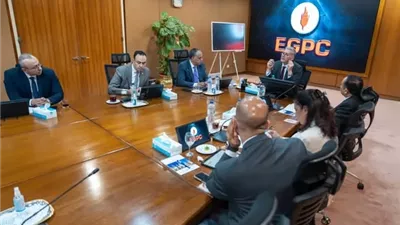 وزير البترول يشيد بطفرة في إنتاج الزيت الخام تتجاوز 540 ألف برميل