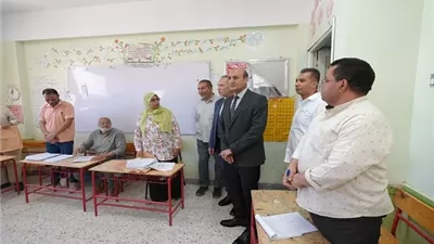 محافظ أسيوط يتفقد كنترول الشهادة الإعدادية ولجان تقدير الدرجات