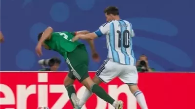 هل ميسي يستحق الطرد امام الجزائر..التحكيم يثير الجدل في مونديال العالم