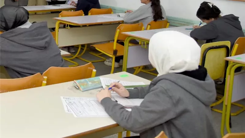 طلاب الشهادة الإعدادية