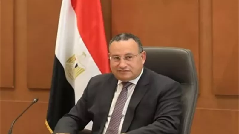 الدكتور عبد العزيز