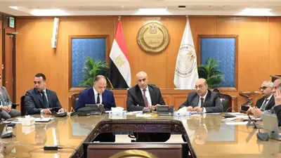 وزير التربية والتعليم يتابع انتظام أول أيام امتحانات الثانوية العامة من غرفة العمليات