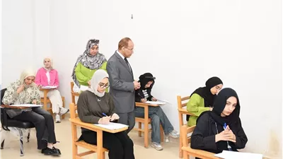 انتظام امتحانات كلية الألسن بجامعة قناة السويس