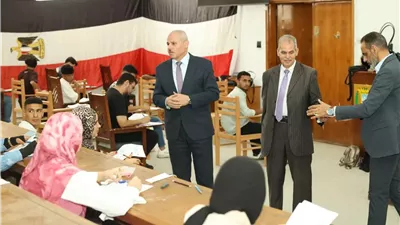 رئيس جامعة القناة يتفقد لجان امتحانات كلية الزراعة