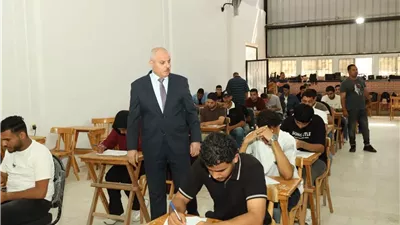 1538 طالبًا يؤدون الامتحانات بمعهد التمريض بجامعة القناة