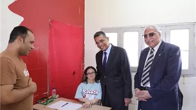 محافظ البحر الأحمر يتفقد لجان الثانوية العامة بالغردقة