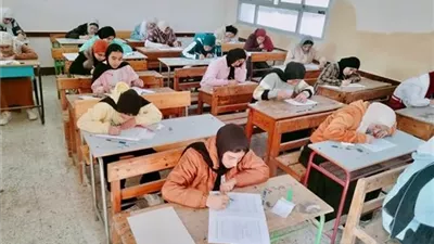 طلاب الثانويةالعامة يؤدون امتحان اللغة الأجنبية الثانية والاقتصاد