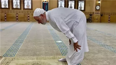 نجيب عوضين: أداء صلاة الفوائت أهم من السنن لأنها فروض