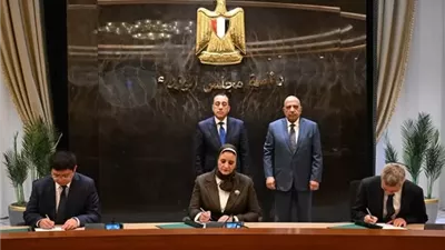 رئيس الوزراء يشهد توقيع اتفاقية لإنشاء أول مصنع لتوربينات الرياح