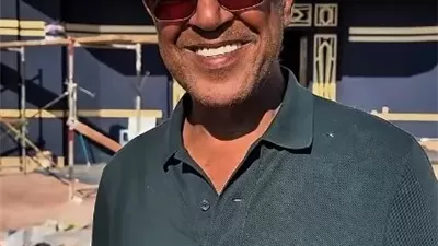 المسرح راجع الساحل.. أشرف عبد الباقي يعلن عودة فرقة «سوكسيه» من جديد