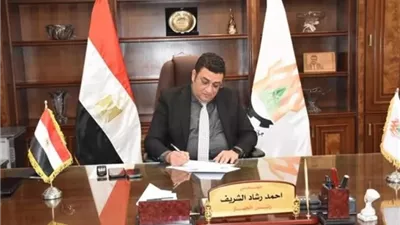 جهاز القاهرة الجديدة يطلق حملة مكثفة لصيانة محاور التجمع