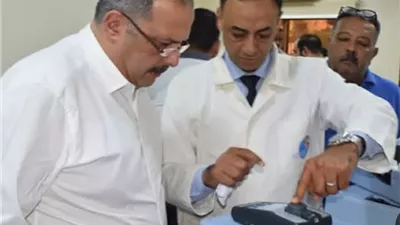رئيس مياه القناة يتفقد مطابقة إجراءات السلامة بالمعامل