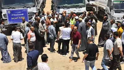 محافظ أسيوط يتفقد اصطفاف معدات المحافظة للتأكد من جاهزيتها