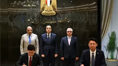رئيس الوزراء يشهد توقيع مشروع لإنتاج مكونات إطارات السيارات
