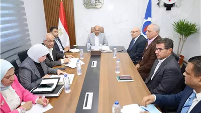 محافظ السويس يبحث خطط توسعات الشركة العربية للزجاج الدوائي