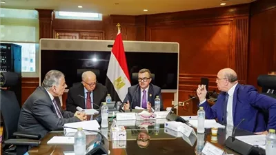 وزير التخطيط يترأس اجتماع لجنة الاستثمار التابعة لبنك الاستثمار القومي