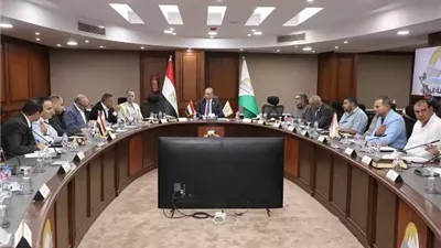 محافظ الجيزة يلتقي أعضاء مجلسي النواب والشيوخ بولاق الدكرور