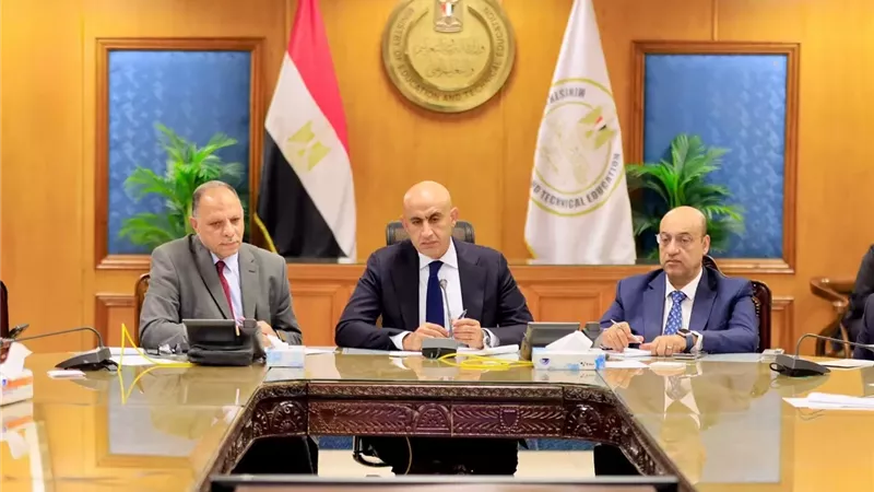 وزير التعليم يتابع