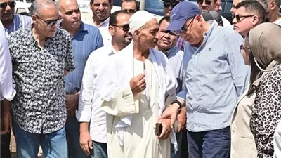 وزير الري يتفقد قناطر ادفينا برشيد و يراجع جاهزية محطات العطف