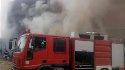 إشعال شماريخ داخل حوش مدرسة بمدينة بنها