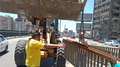 محافظ الجيزة يتابع تركيب الأسوار الحديدية المفقودة بمحور 26 يوليو