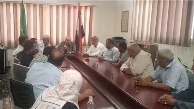 اجتماع بطوخ لرفع كفاءة النظافة والقضاء على بؤر تجمع القمامة بالقرى