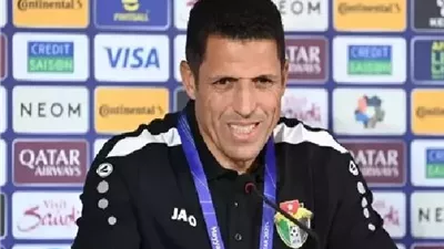 الأهلي يُعدل موعد تقديم مدربه المغربي حسين عموتة إلى الثلاثاء القادم
