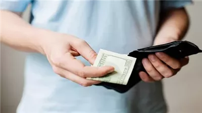 الإنفاق..نصوص قرآنية ونبوية تبشر بالخُلف والبركة