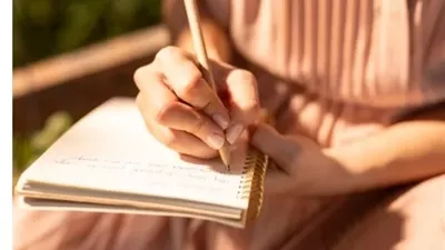 دراسة .. تعدد اللغات قد يجعل الدماغ أصغر سنا ويؤخر الشيخوخة