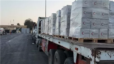 قافلة زاد العزة الـ230 تدخل إلى قطاع غزة