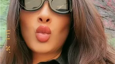 ياسمين عبدالعزيز تلفت الأنظار برفقة السقا من كواليس فيلمهما الجديد